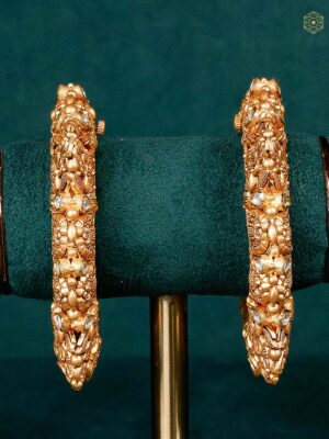 22Kt Antique Kundan Bangles Set