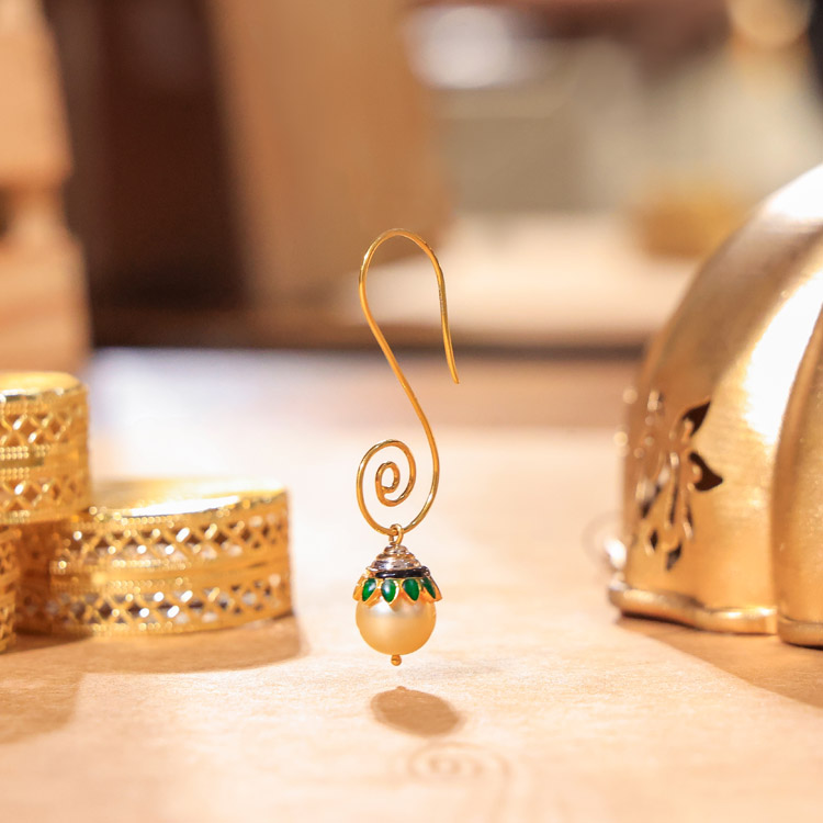 Elegant Spiral Drop Earring