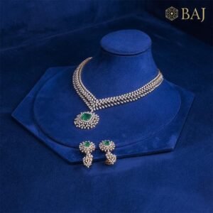 Diamond-Necklaces-Regal-crown